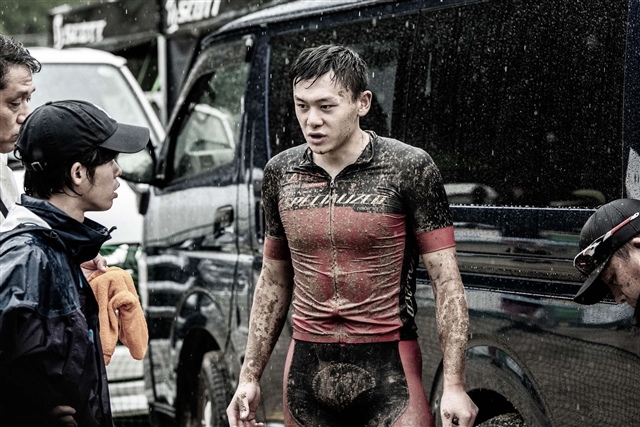 雨と泥にまみれたレース、やわたはま国際。平林安里選手のレースレポートをお届けします。