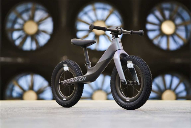 究極のファーストバイク Hotwalk Carbon 【2021年3月更新】